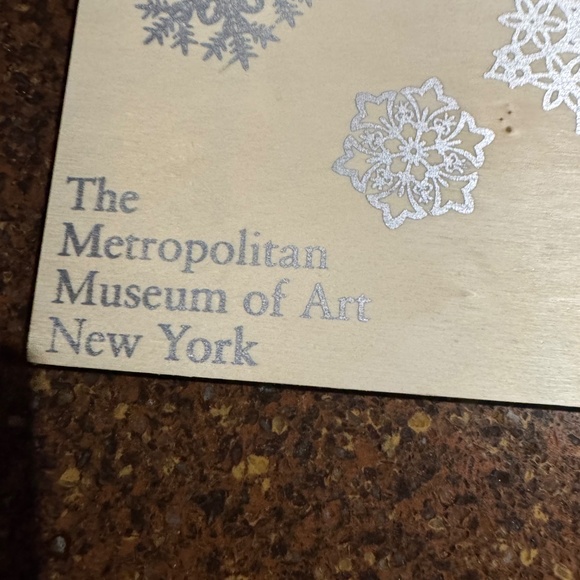 Metropolitan Museum of Art NY Wood Snowflake Ornament Set of 9 in Original Box - Picture 2 of 4